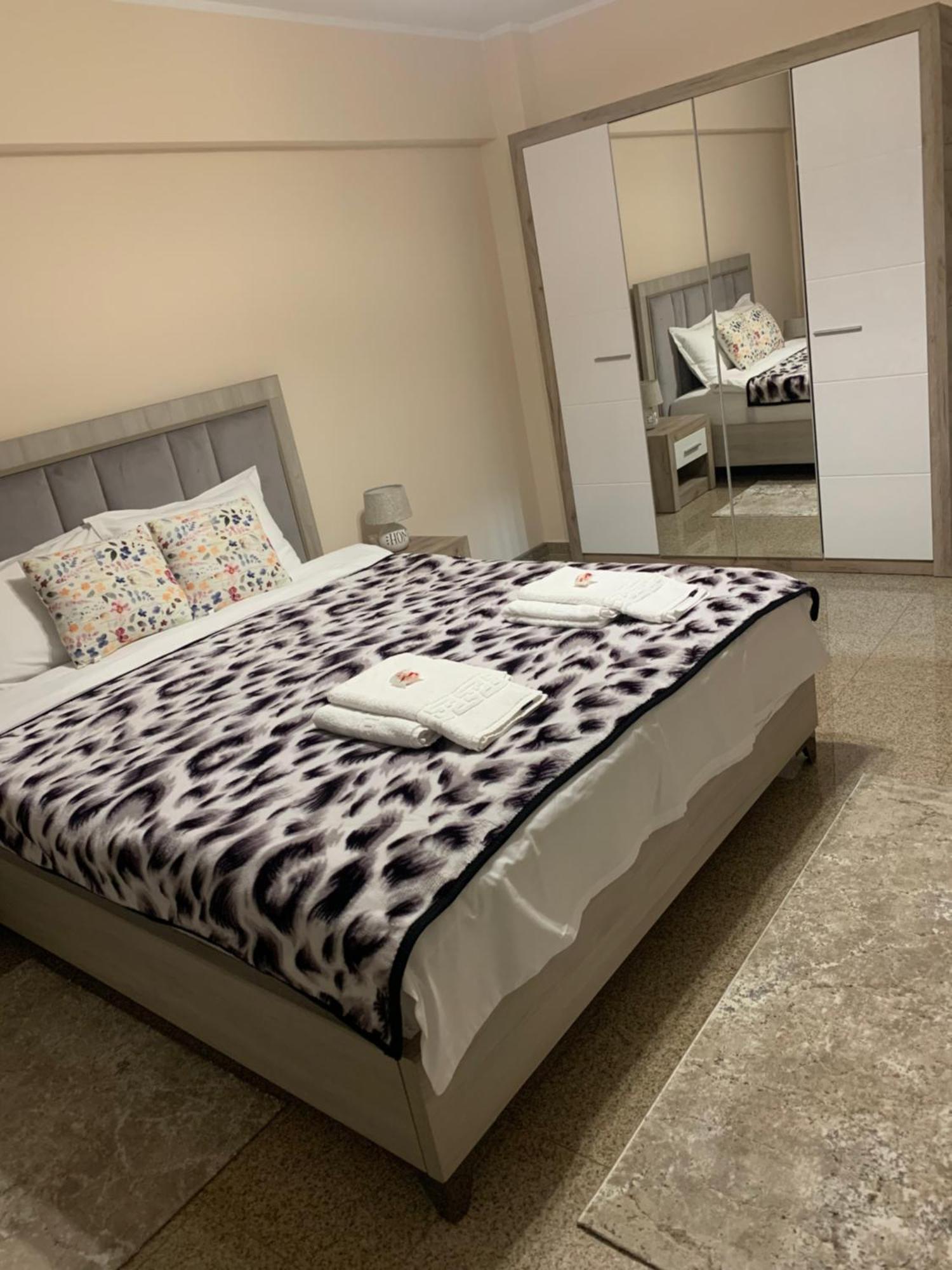 Ferienwohnung Minerva Ultracentral Craiova Exterior foto